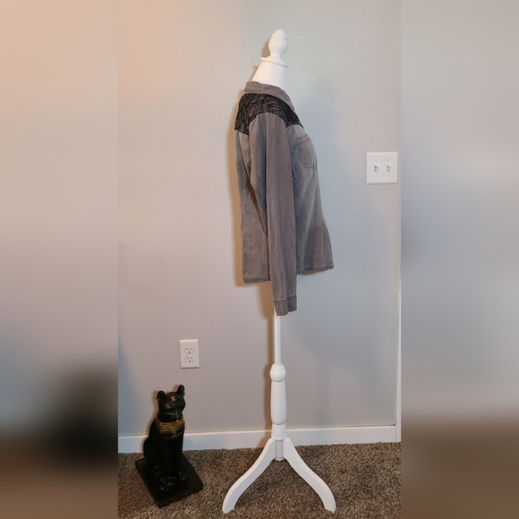 Ko Ko Ailis Black & Gray Long Sleeve Lacy Top with Pearl Snap Front Size Large - Picture 4 of 7